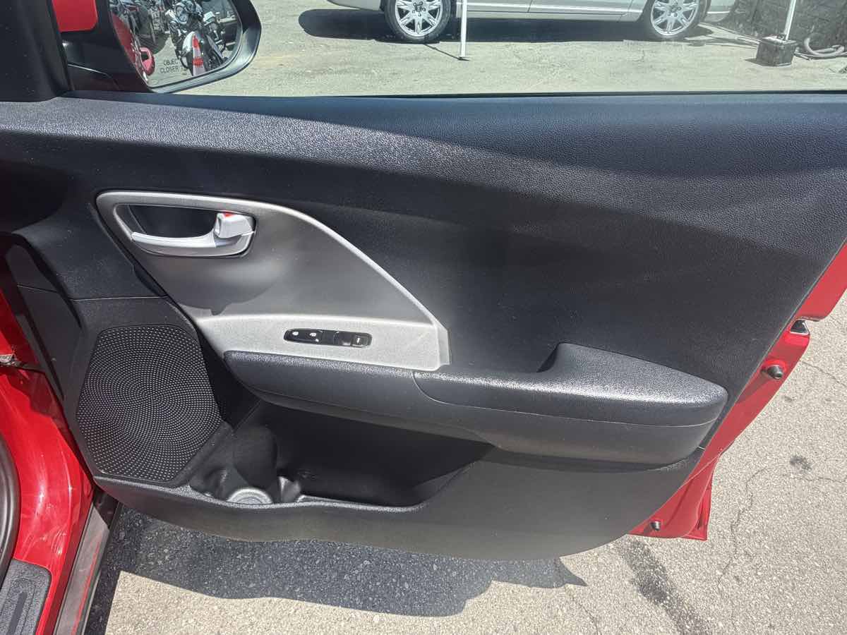 Used 2019 Kia Niro LX FWD image 11