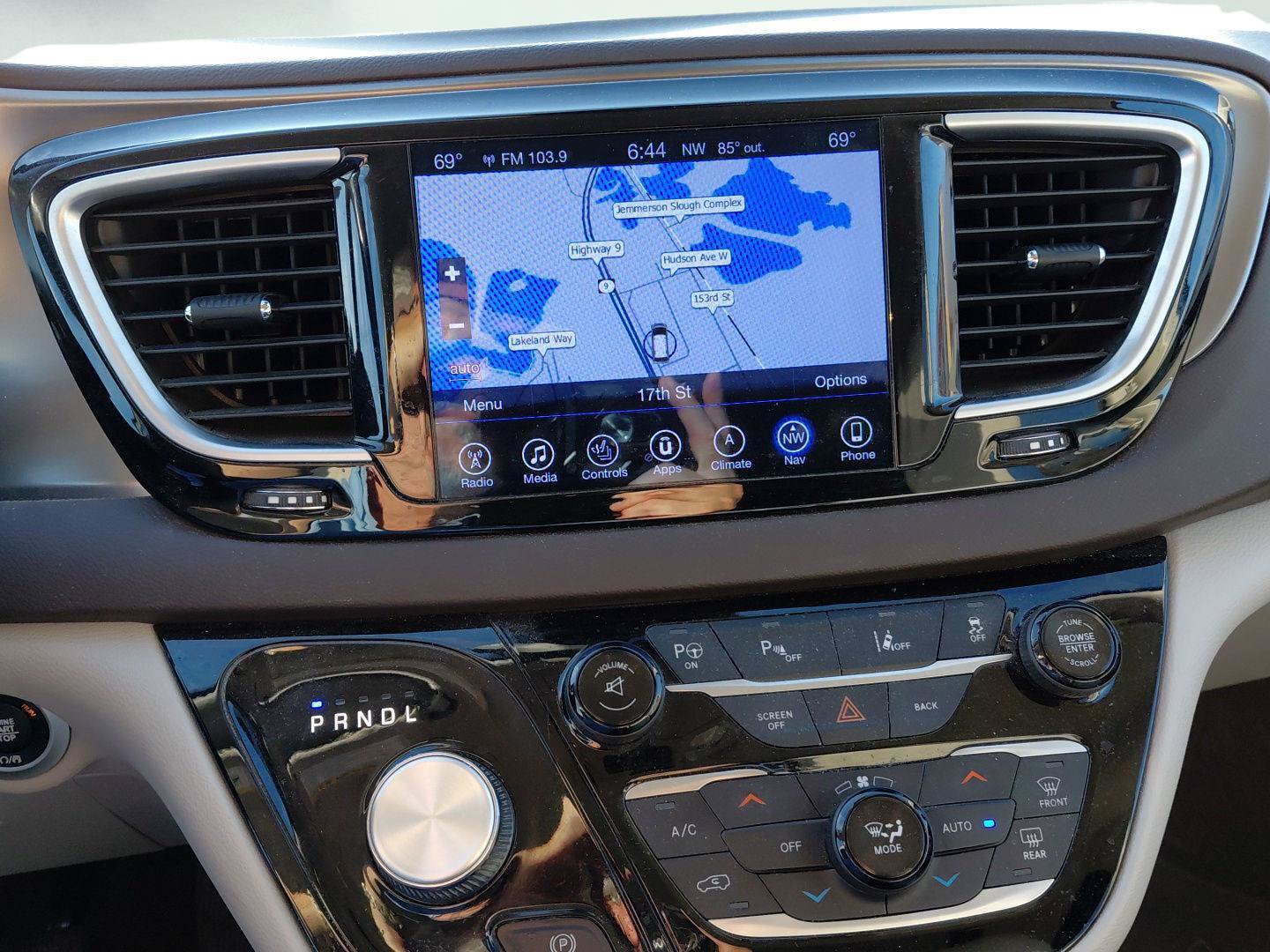 Used 2017 Chrysler Pacifica Touring-L Plus w/ Advanced Safetytec Group FWD image 31