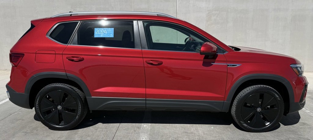 Certified 2024 Volkswagen Taos SE image 3
