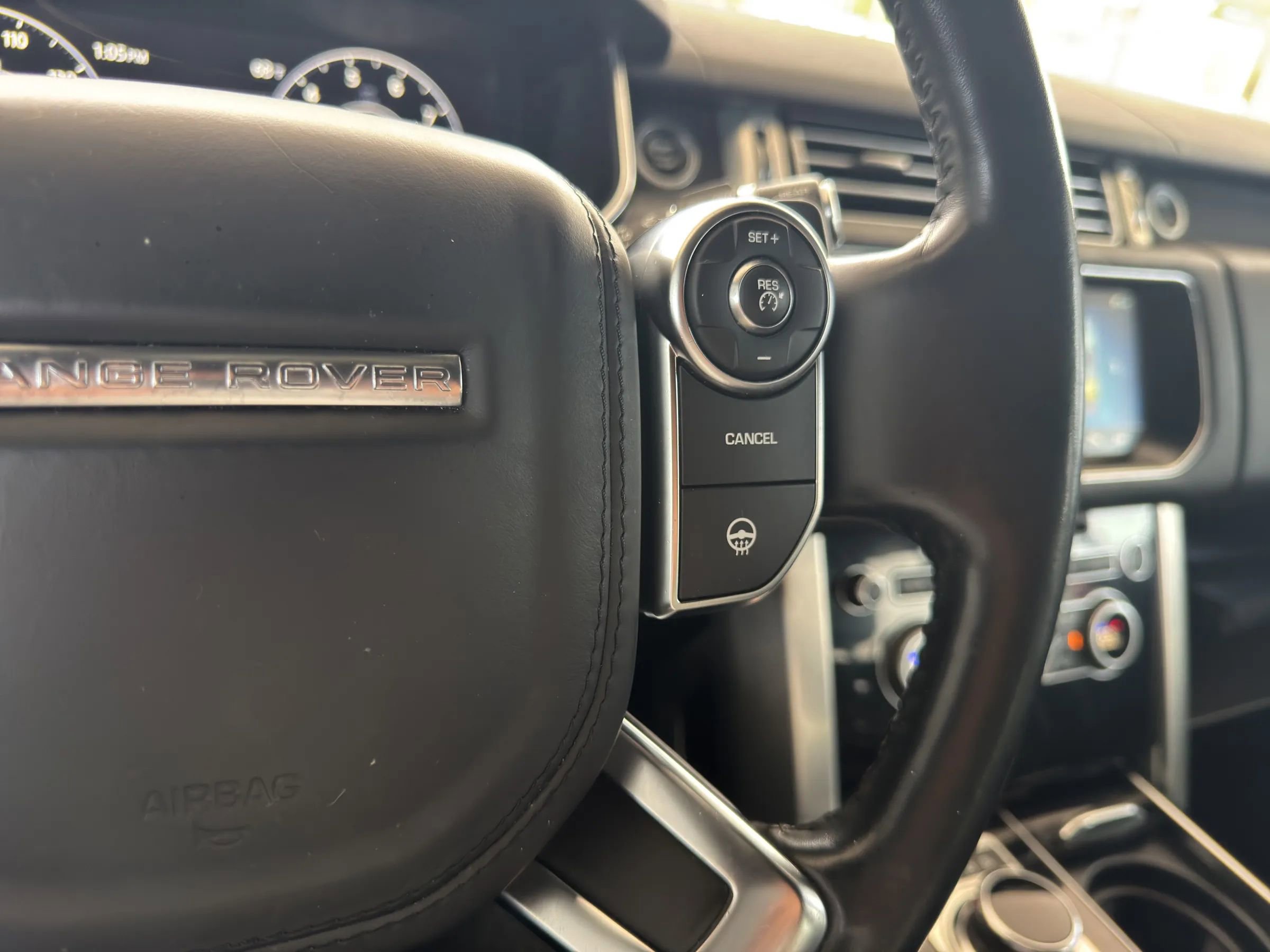 Used 2017 Land Rover Range Rover HSE image 34