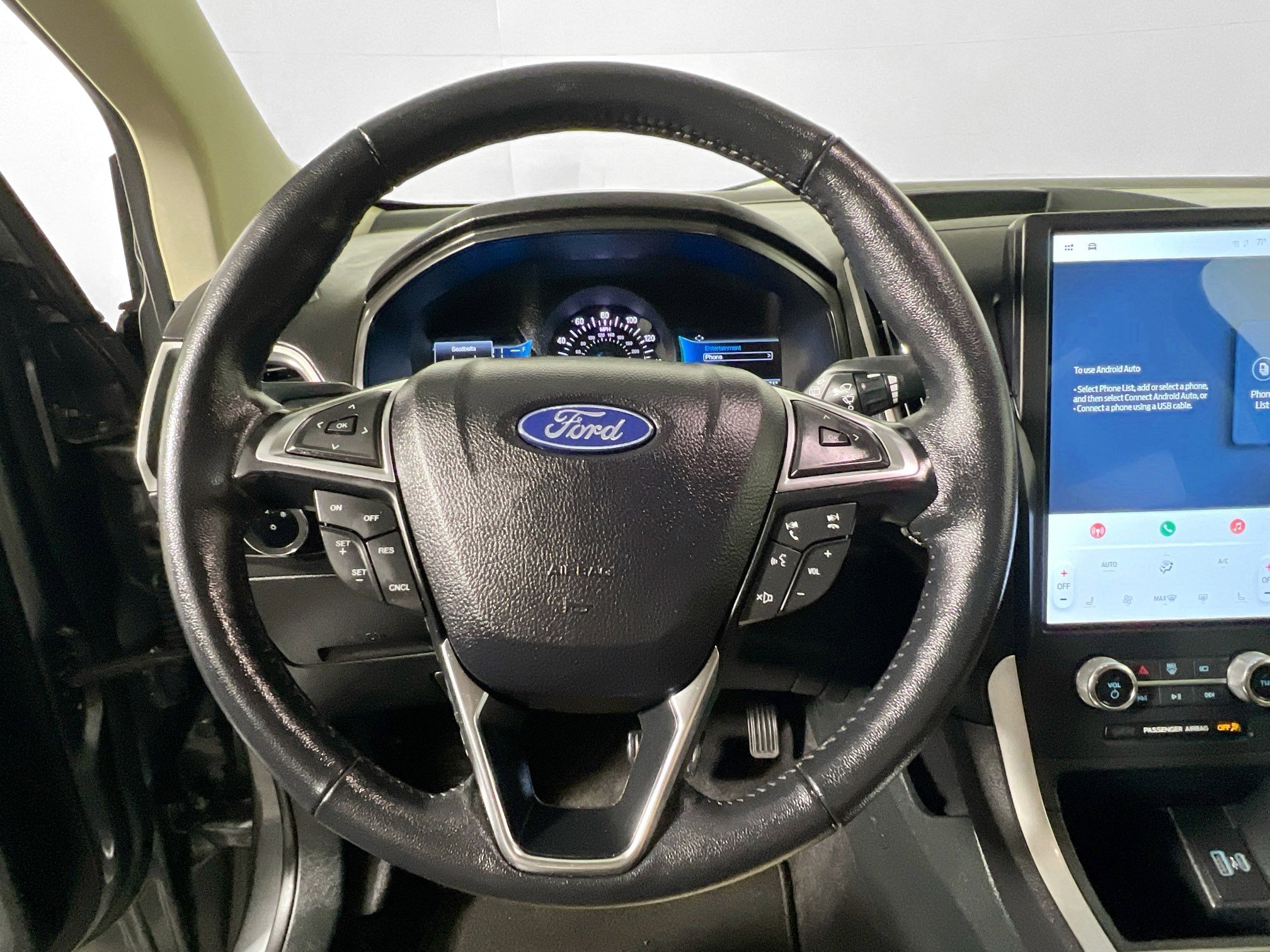 Used 2024 Ford Edge SEL image 17