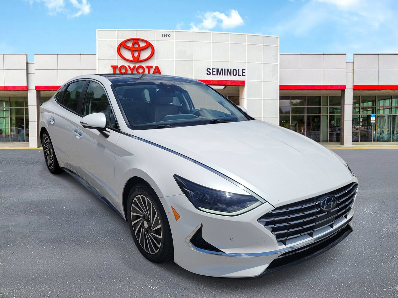 Used 2022 Hyundai Sonata Limited FWD image 2