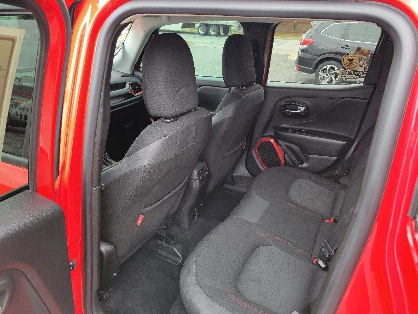 Used 2017 Jeep Renegade Trailhawk image 6