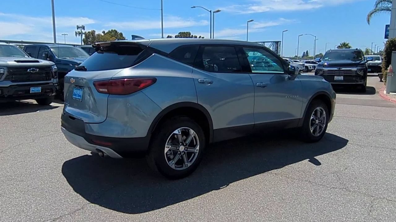 Used 2025 Chevrolet Blazer LT AWD/4WD image 8