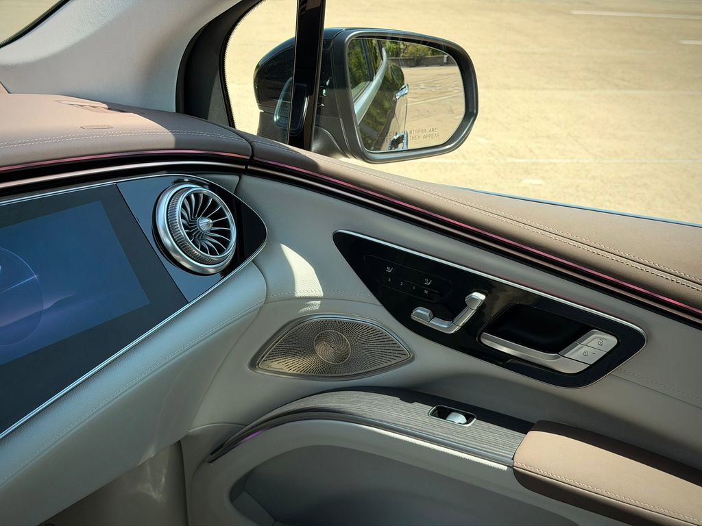 Used 2023 Mercedes-Benz EQS 580 4MATIC SUV image 38