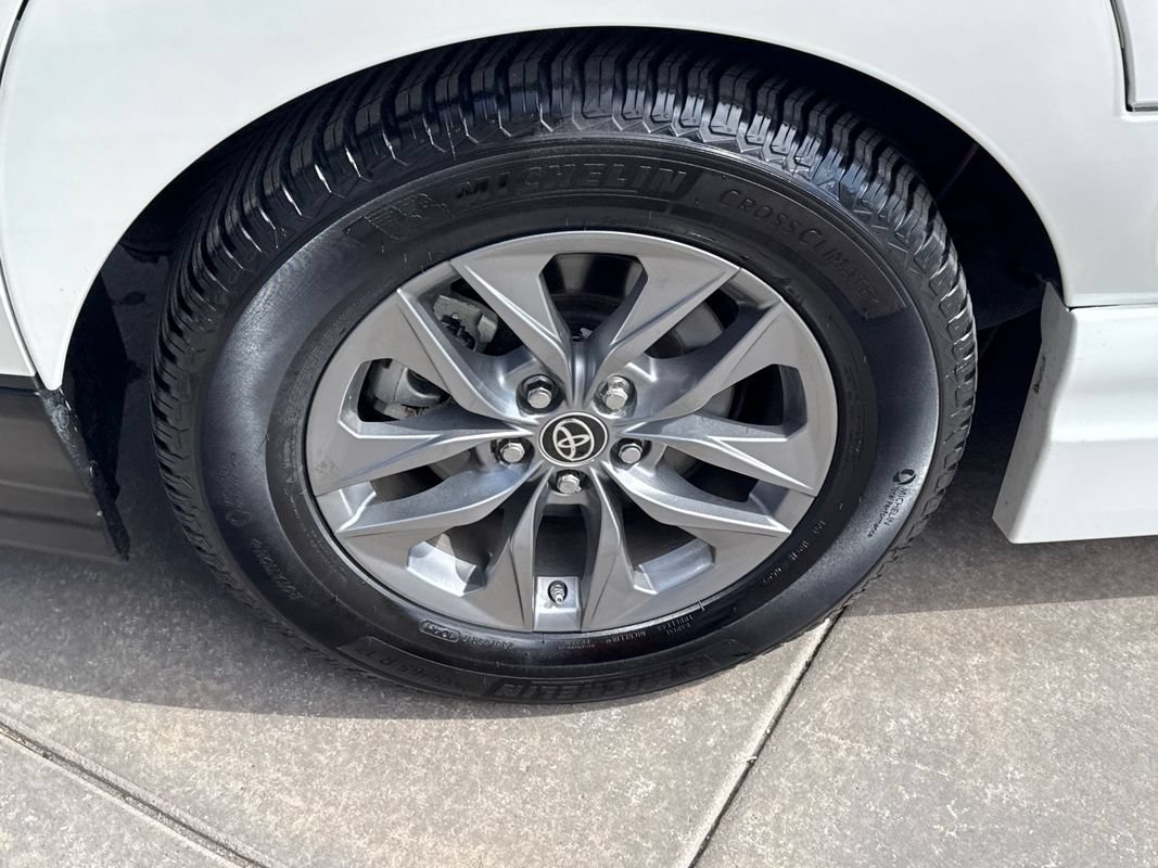 Used 2021 Toyota Sienna XLE AWD/4WD image 19