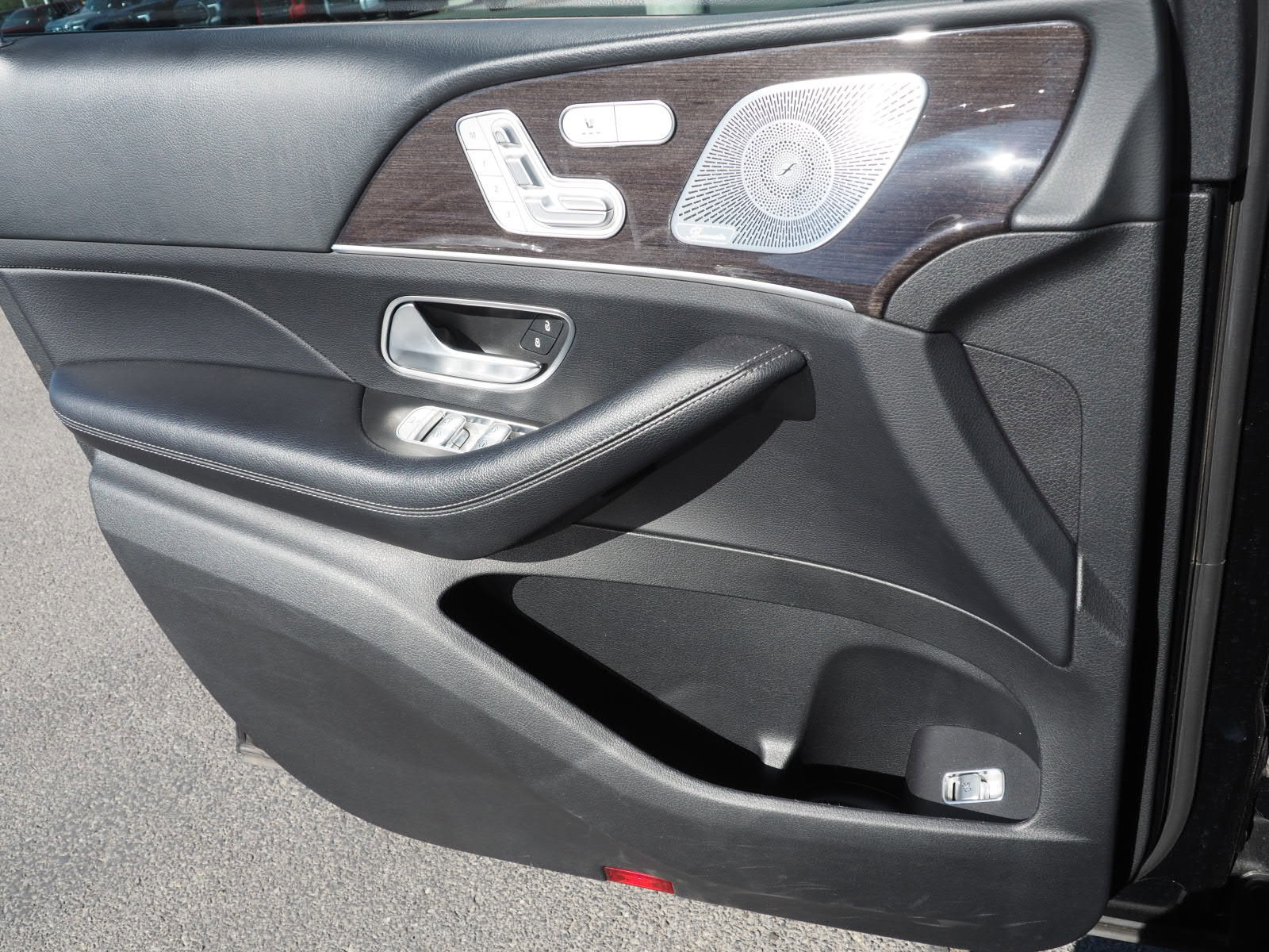 Used 2020 Mercedes-Benz GLE 450 4MATIC w/ Premium Package image 11