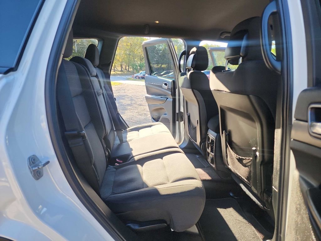 Used 2018 Jeep Grand Cherokee Laredo image 32