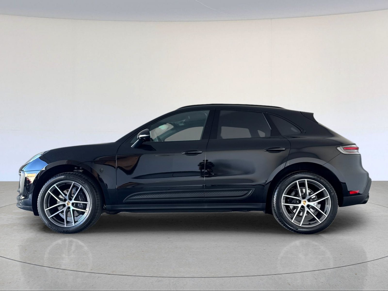 Certified 2026 Porsche Macan AWD/4WD image 2