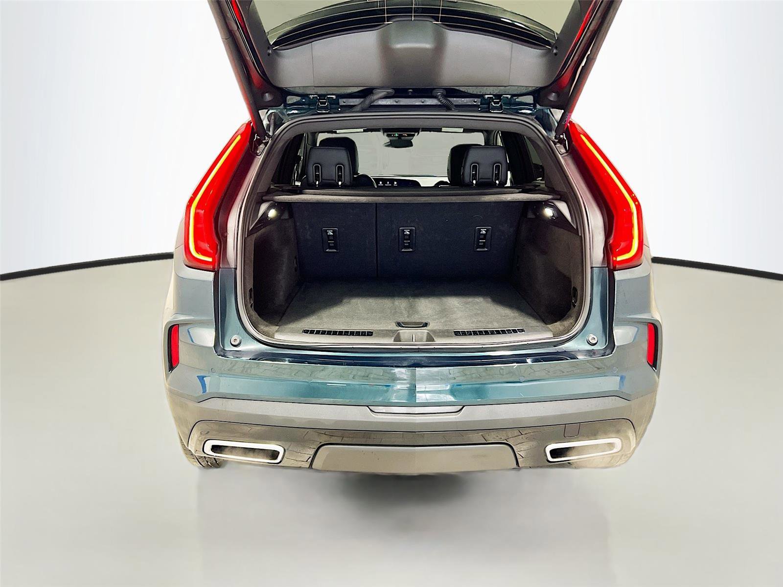 Used 2025 Cadillac XT4 Premium Luxury image 25