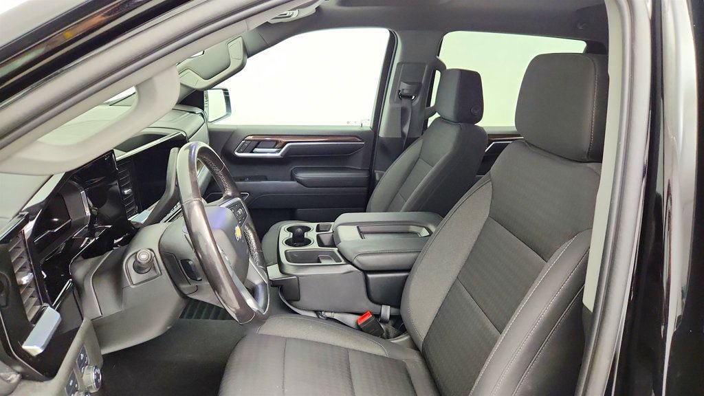Used 2022 Chevrolet Silverado 1500 LT AWD/4WD image 17