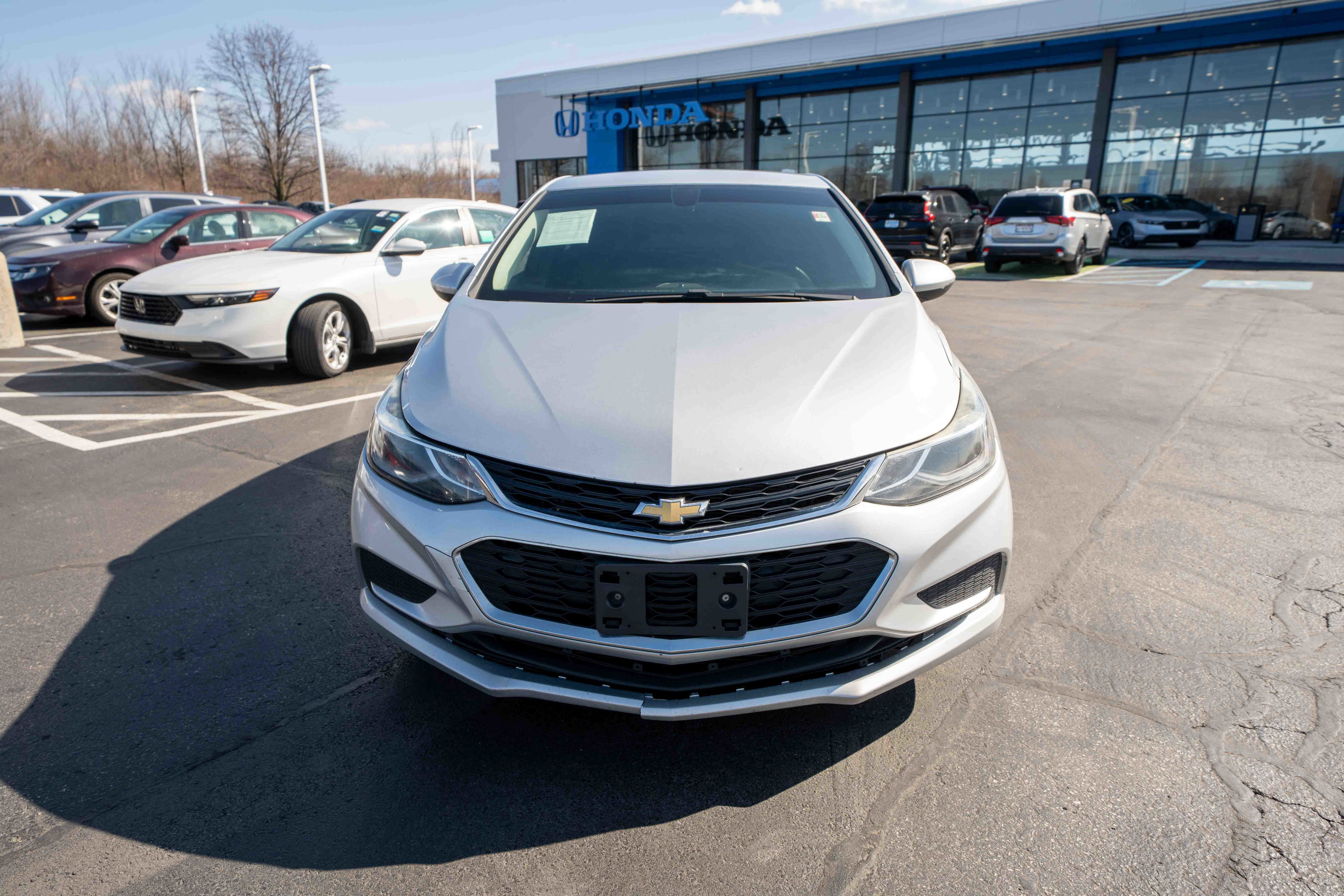 Used 2018 Chevrolet Cruze LT w/ Convenience Package image 2