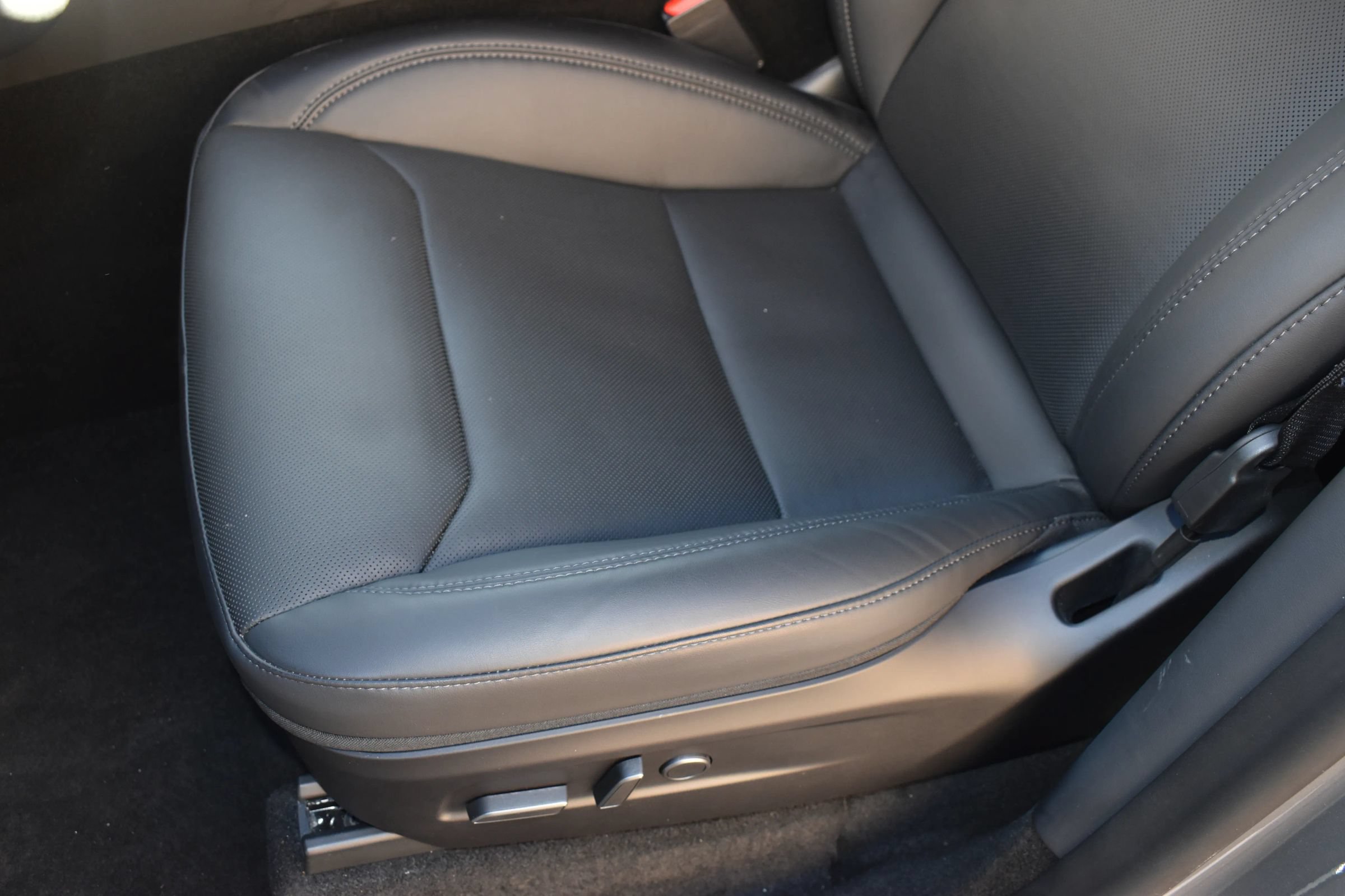 Used 2026 Tesla Model Y Long Range RWD image 23