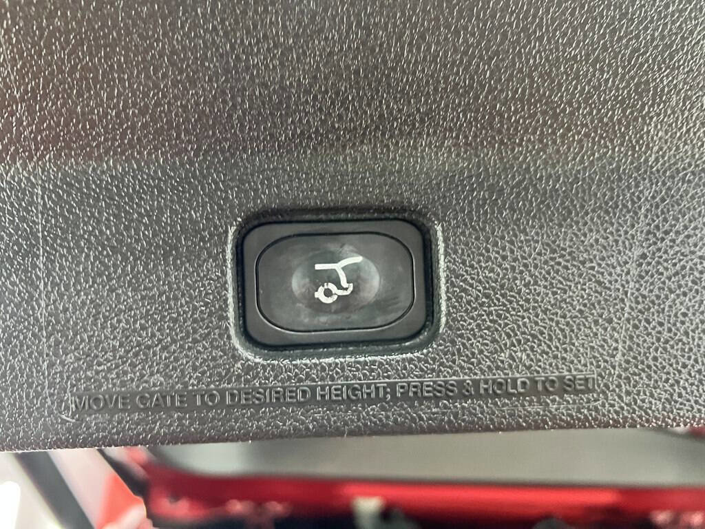 Used 2015 Ford Explorer XLT w/ Equipment Group 202A image 31