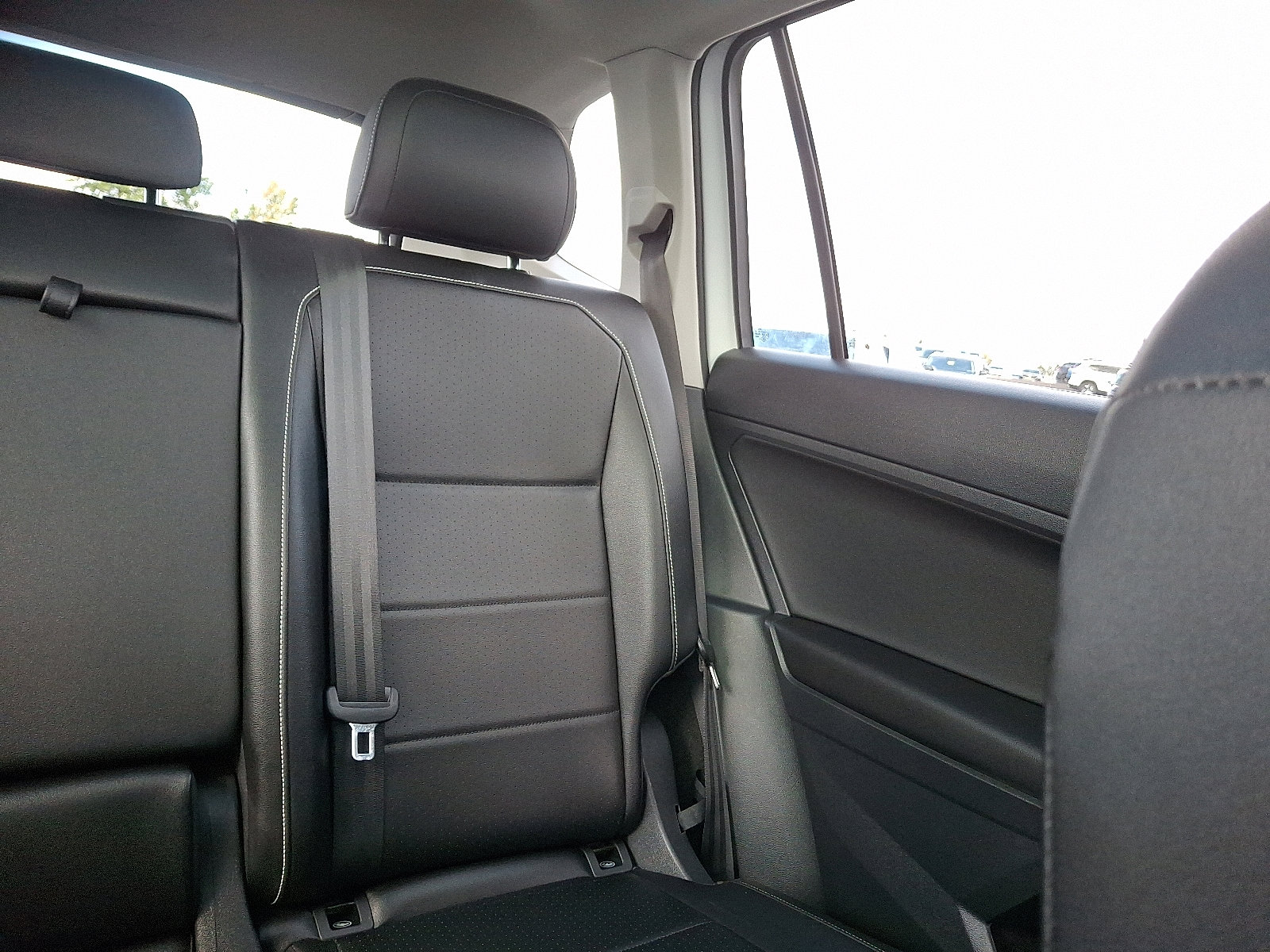 Certified 2021 Volkswagen Tiguan SE w/ Panoramic Sunroof Package image 16