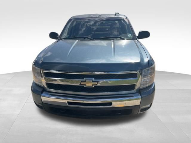 Used 2007 Chevrolet Silverado 1500 LT w/ 1LT Convenience Package image 2