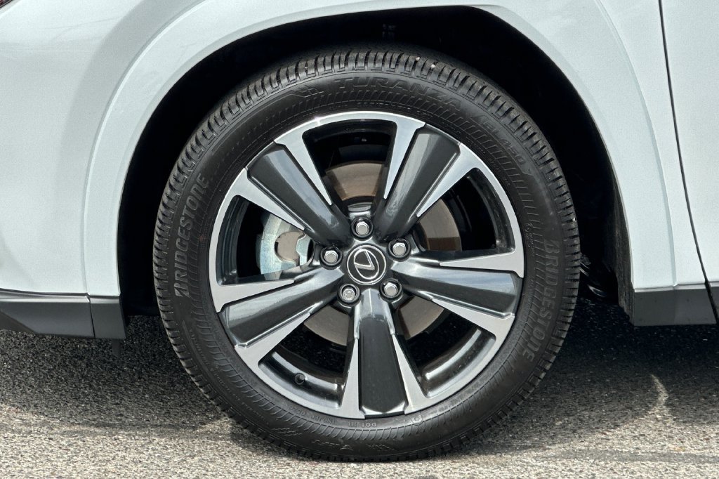 Used 2026 Lexus UX 300h FWD w/ Accessory Package (Z1) image 32