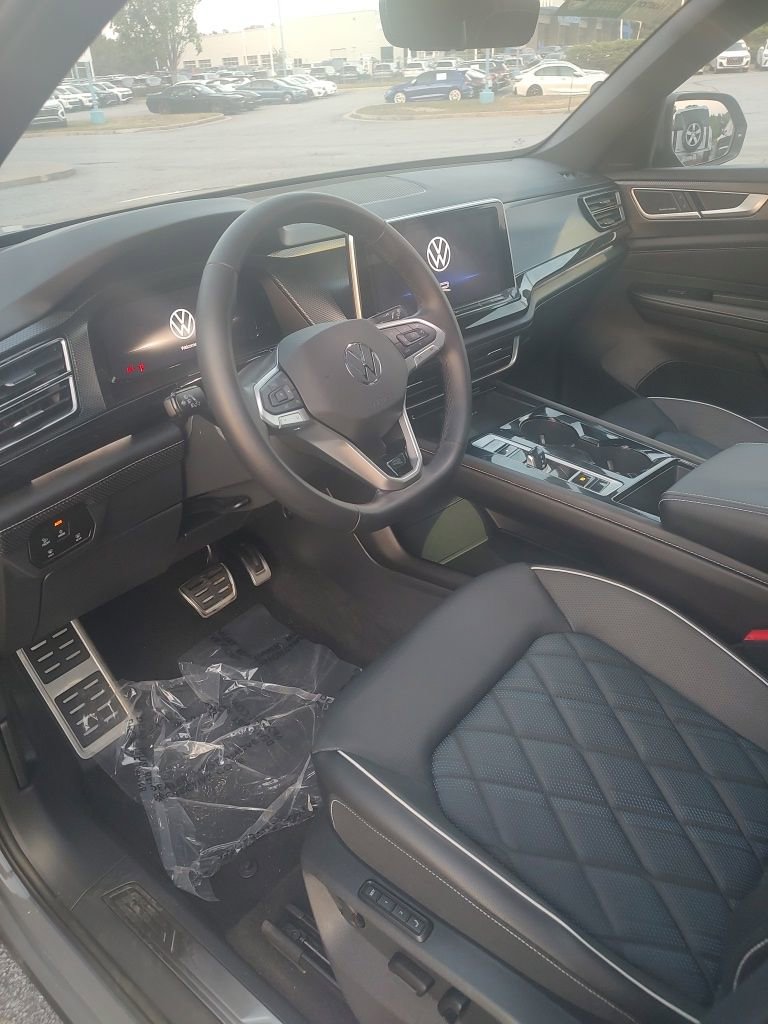 Used 2025 Volkswagen Atlas Cross Sport SEL Premium R-Line AWD/4WD image 5