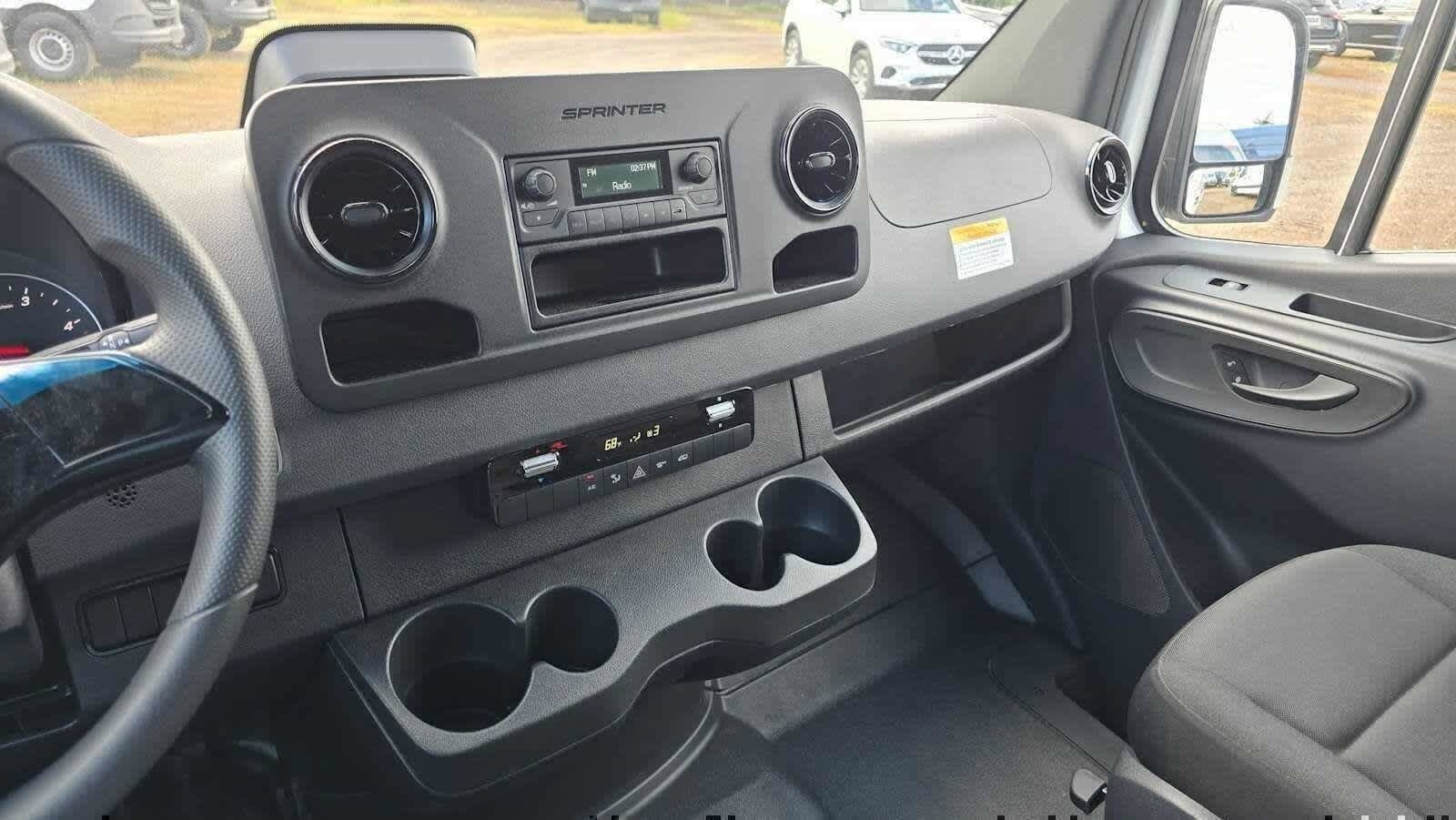 Used 2025 Mercedes-Benz Sprinter 2500 image 35