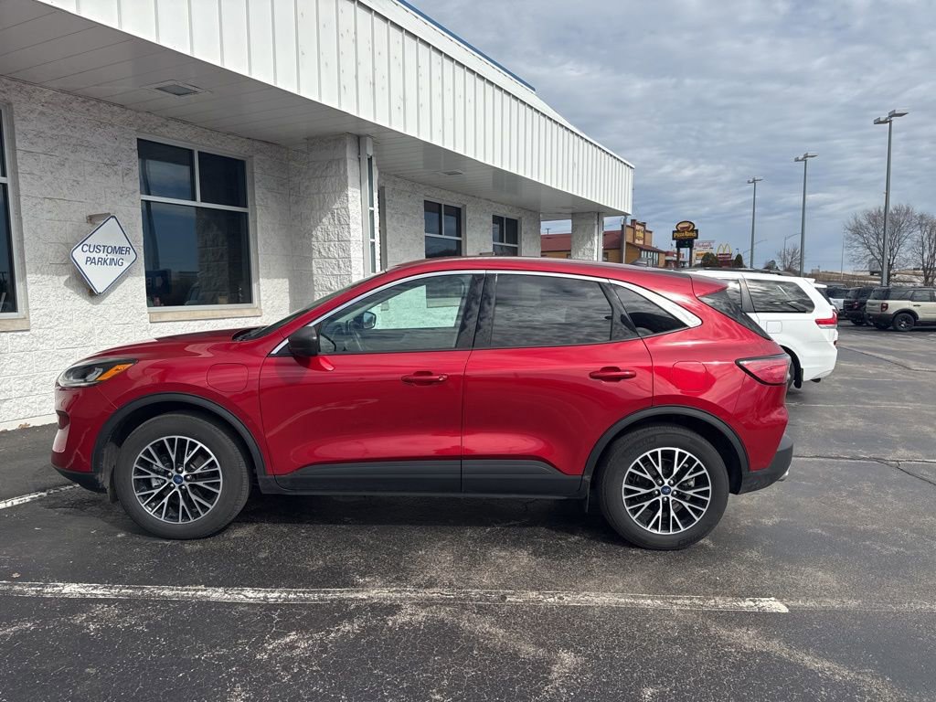 Used 2022 Ford Escape SE w/ Cold Weather Package image 3