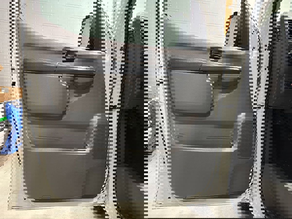 Used 2018 Nissan NV 2500 SV w/ Rear Door Glass Package image 19