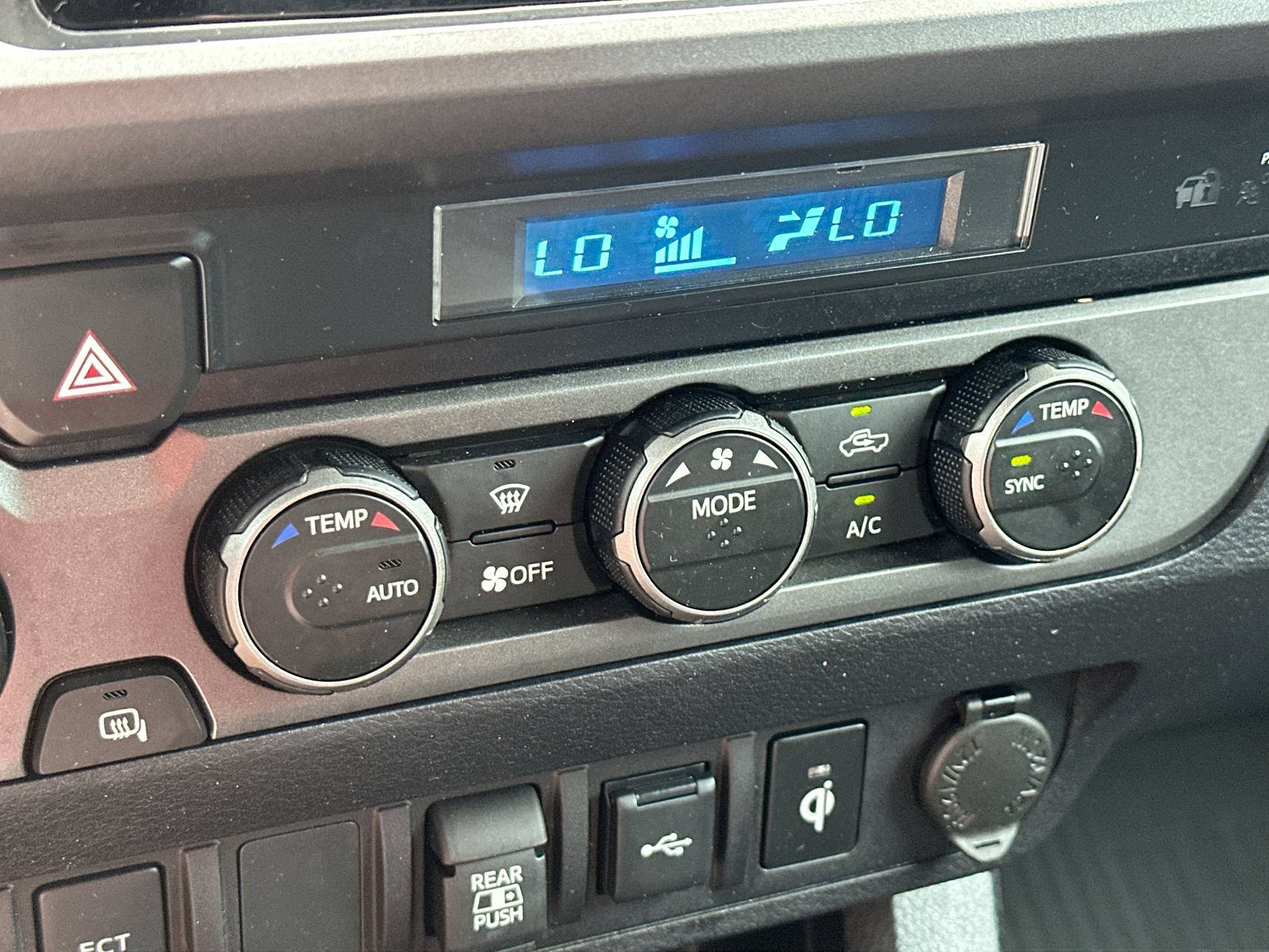 Used 2022 Toyota Tacoma TRD Off-Road AWD/4WD image 18