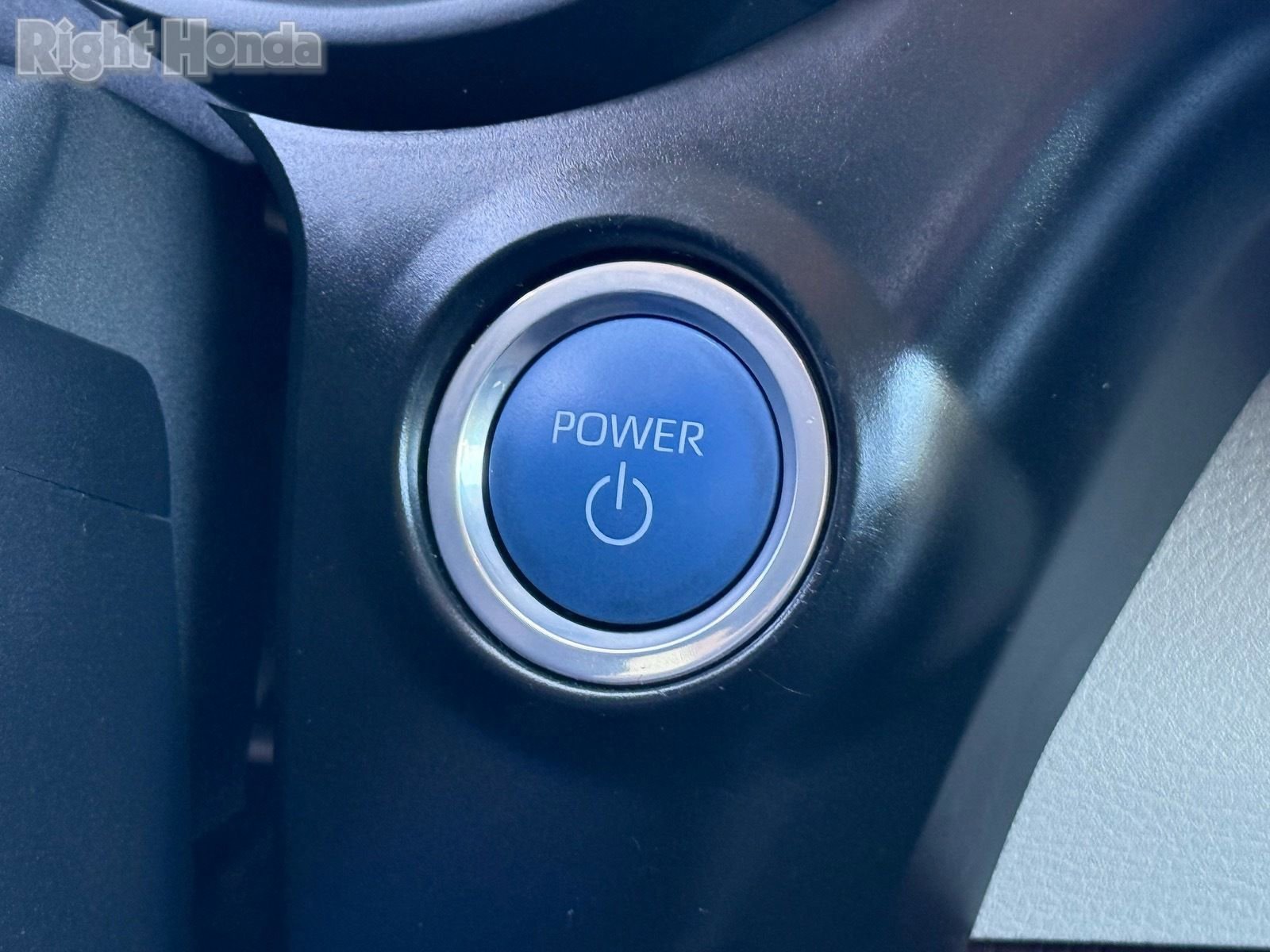 Used 2024 Toyota Sienna XLE FWD image 25