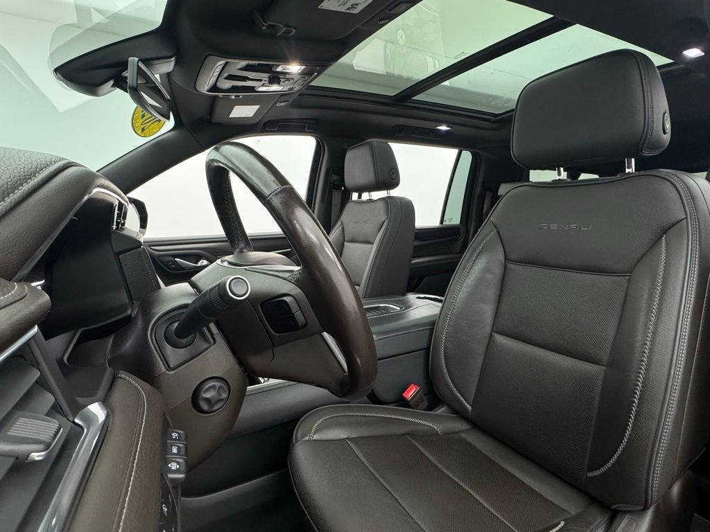 Used 2022 GMC Yukon XL Denali image 12