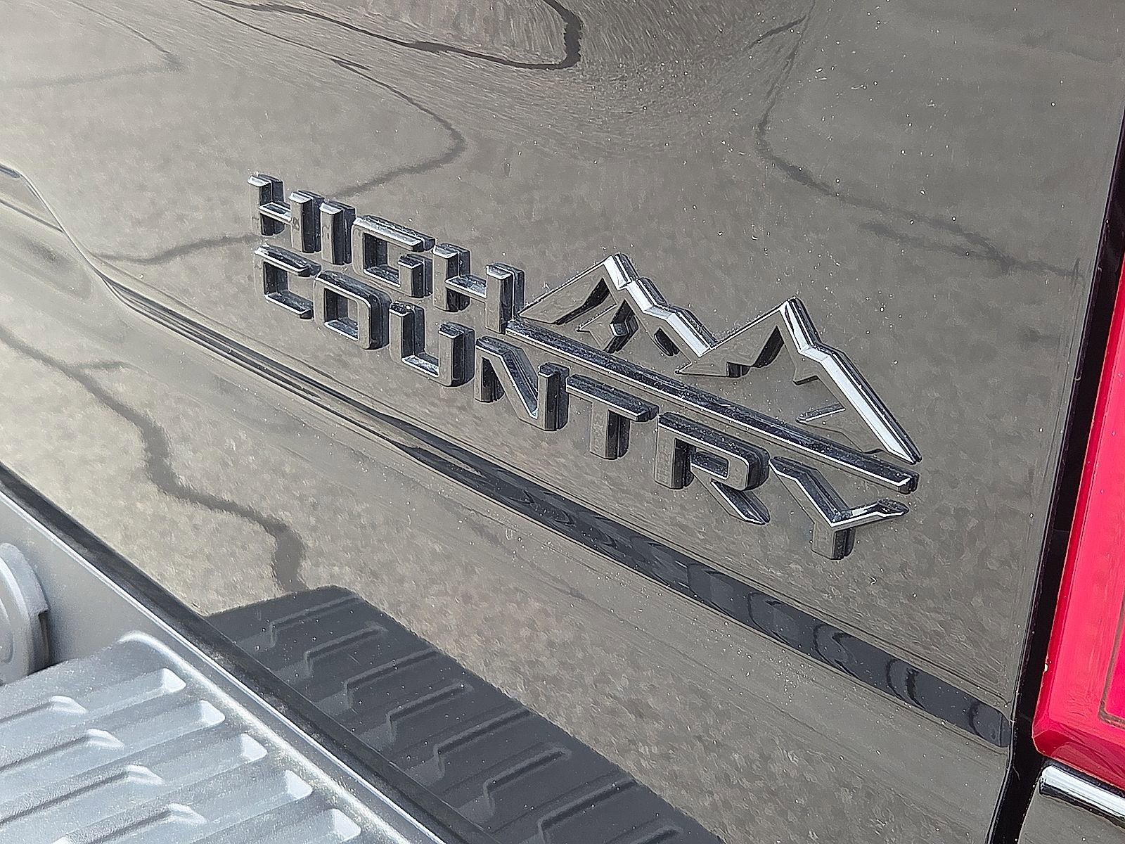 Used 2024 Chevrolet Silverado 1500 High Country w/ Midnight Edition image 8