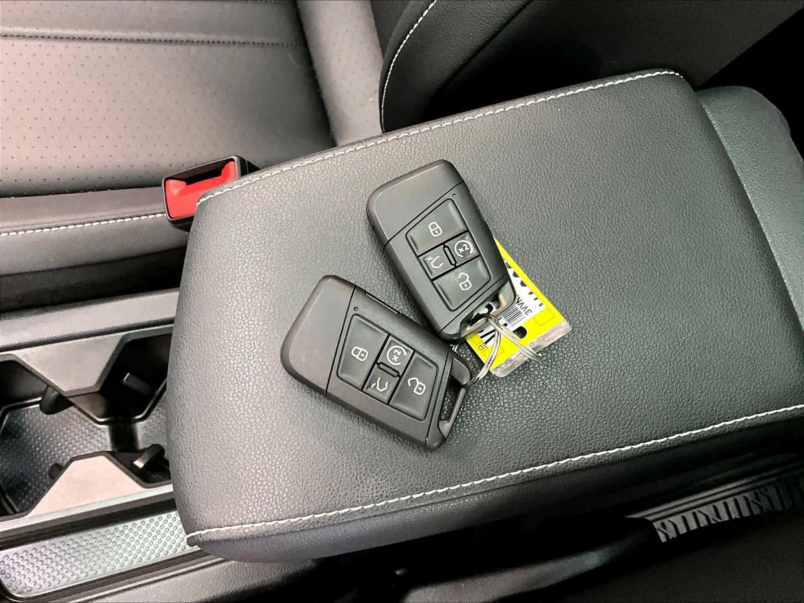 Used 2023 Volkswagen Tiguan SE w/ Panoramic Sunroof Package FWD image 14