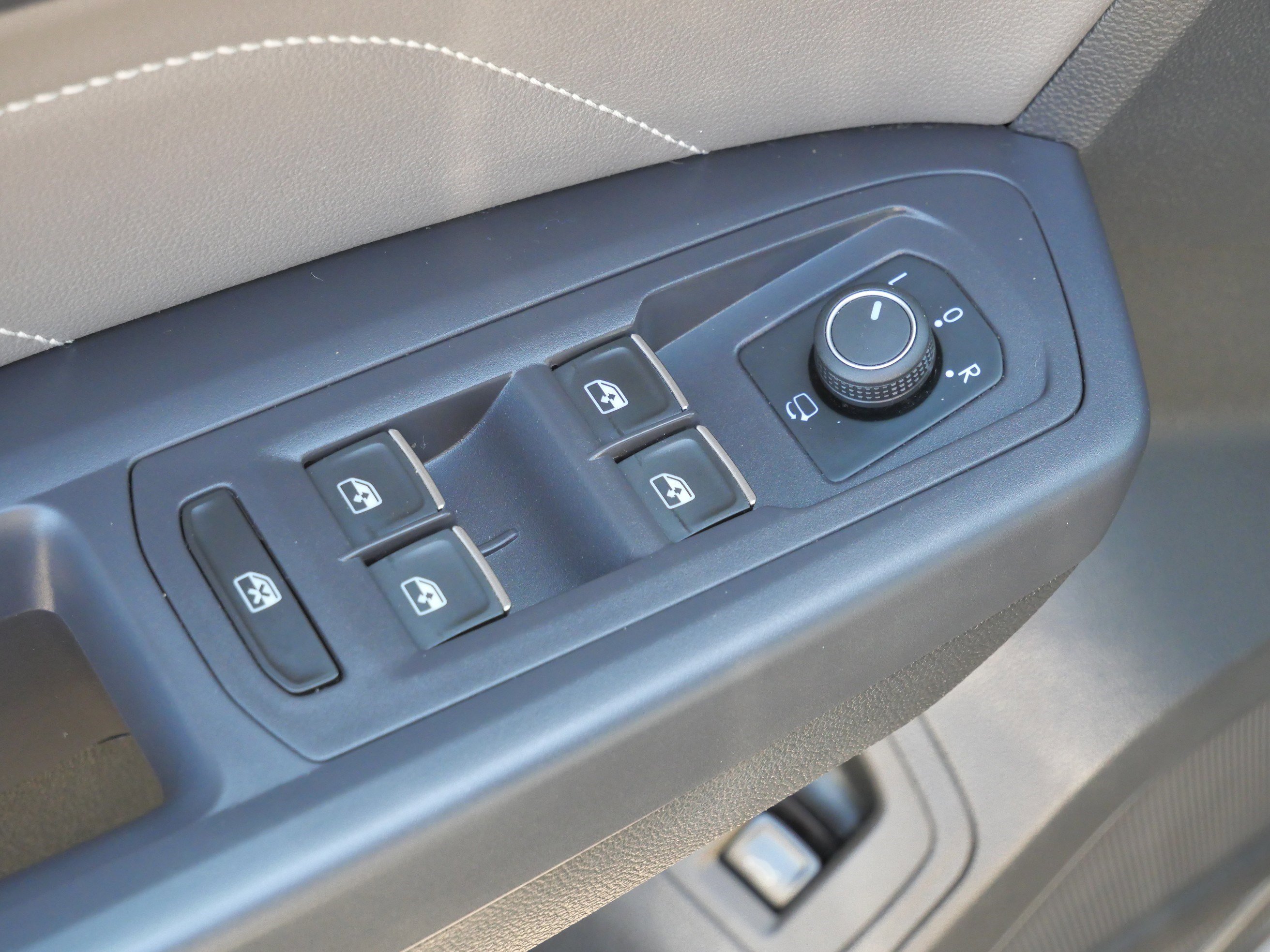 Used 2021 Volkswagen Atlas SEL Premium image 19