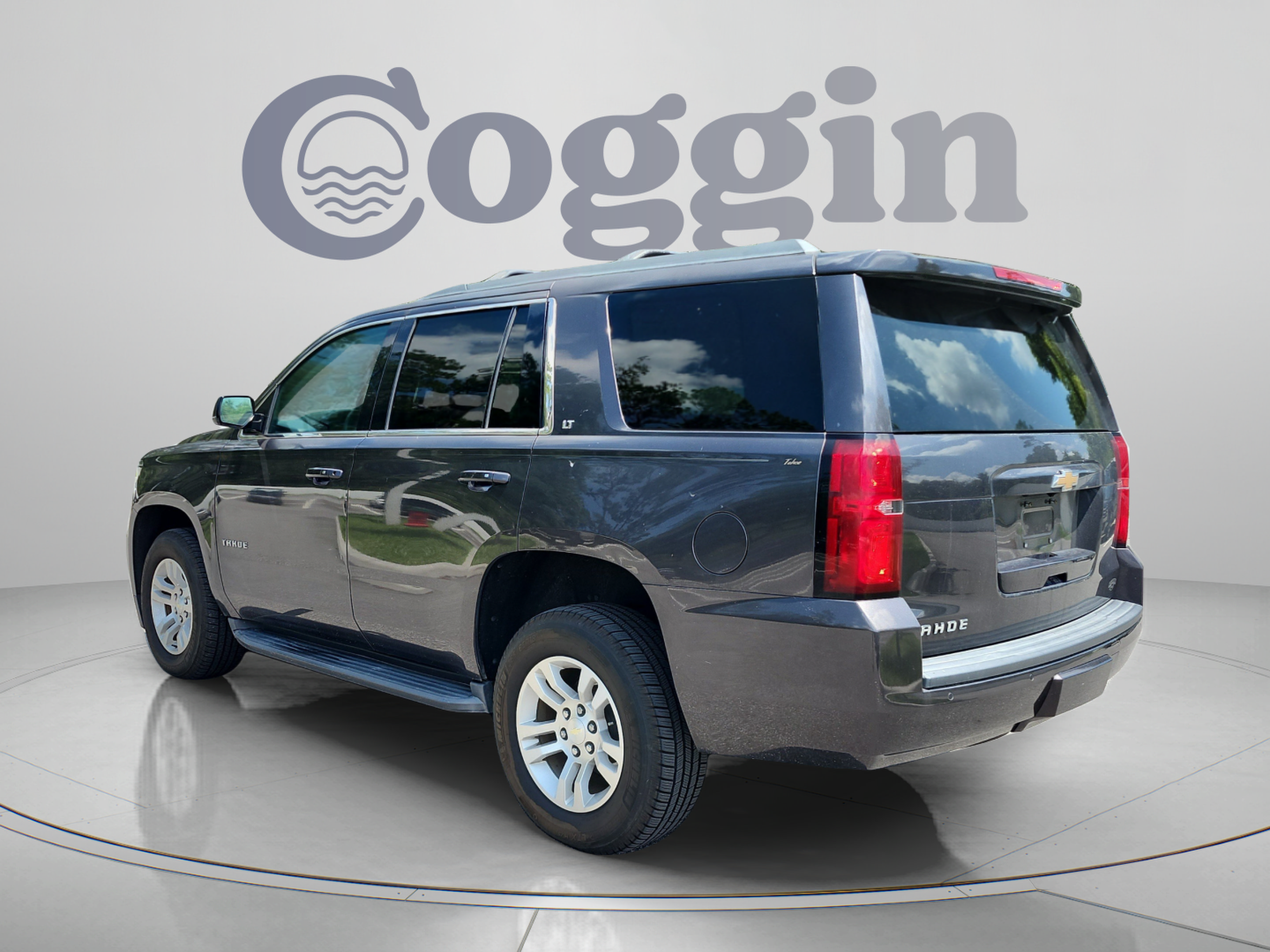 Used 2017 Chevrolet Tahoe LT w/ Luxury Package RWD image 3