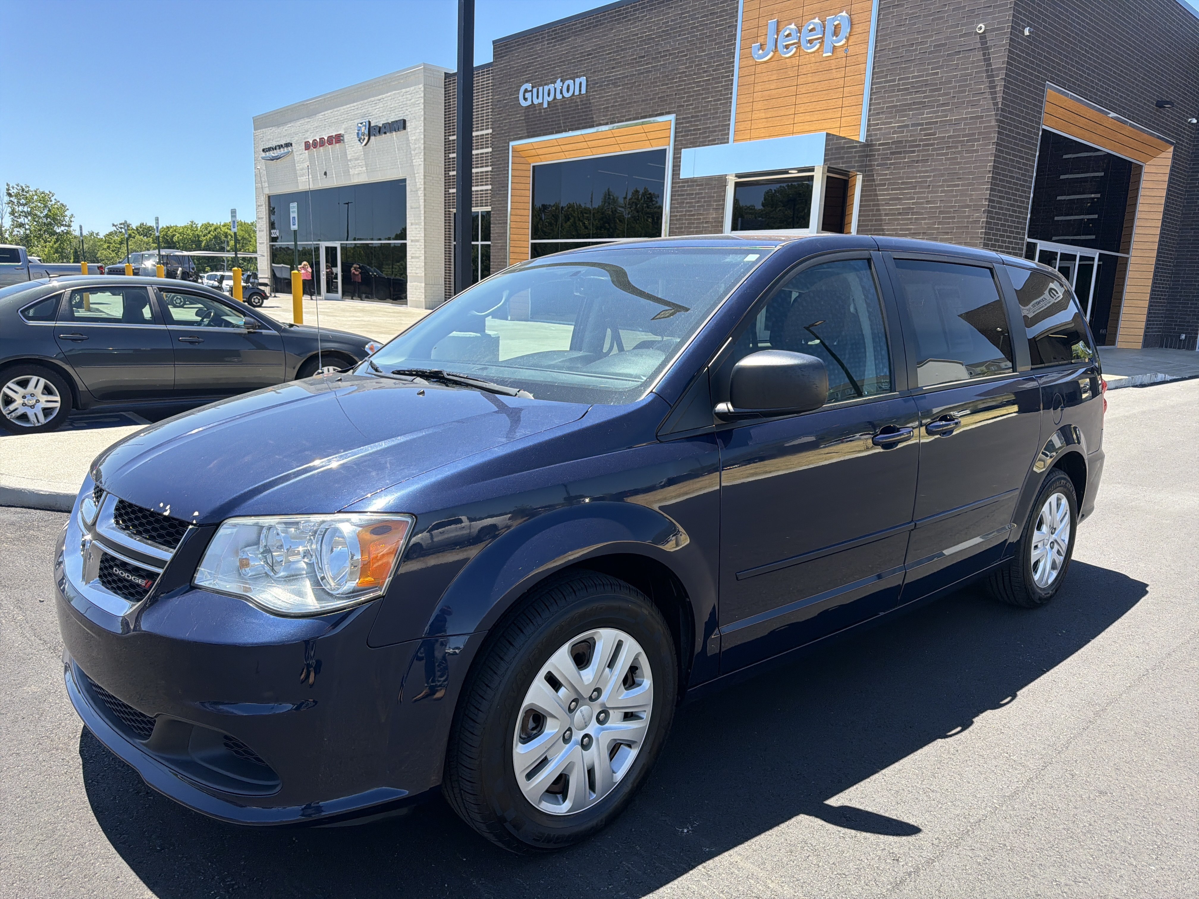 Used 2016 Dodge Grand Caravan SE w/ Quick Order Package 29E SE FWD image 1