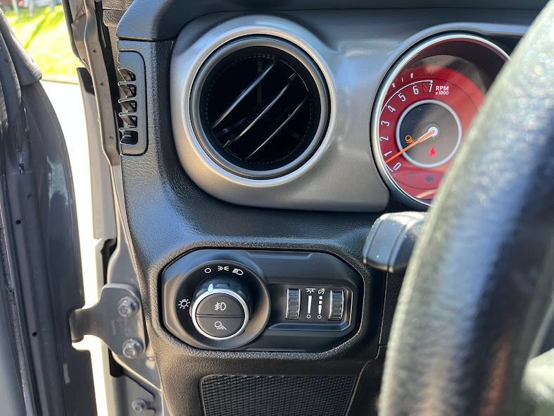 Used 2022 Jeep Gladiator Sport AWD/4WD image 11