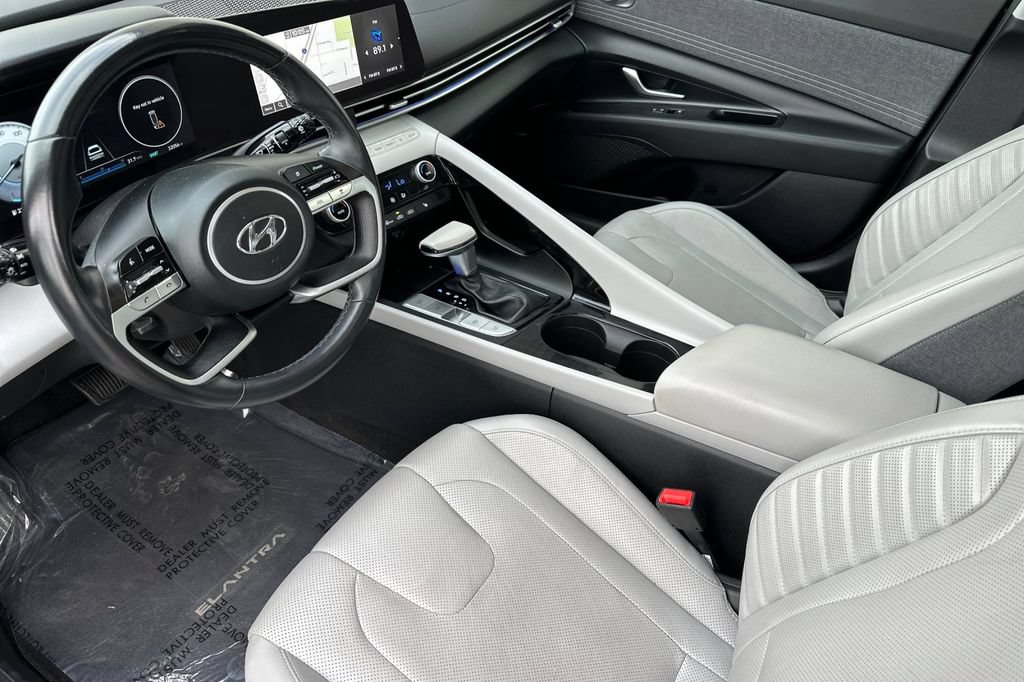 Used 2023 Hyundai Elantra Limited FWD image 4