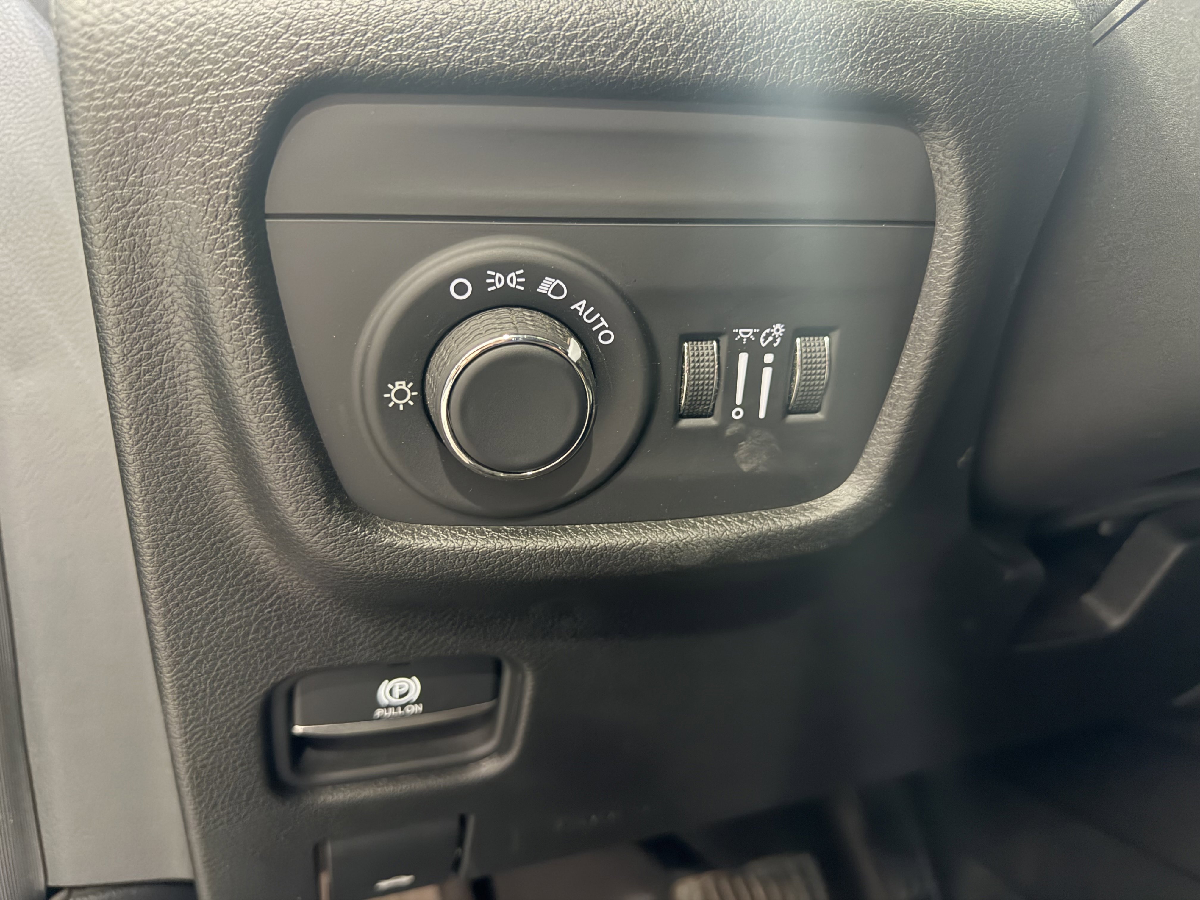 Used 2023 Jeep Grand Cherokee L Laredo image 12