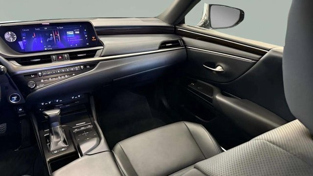 Used 2019 Lexus ES 300h image 24