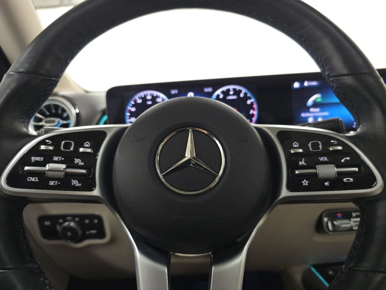 Used 2022 Mercedes-Benz GLB 250 4MATIC image 27