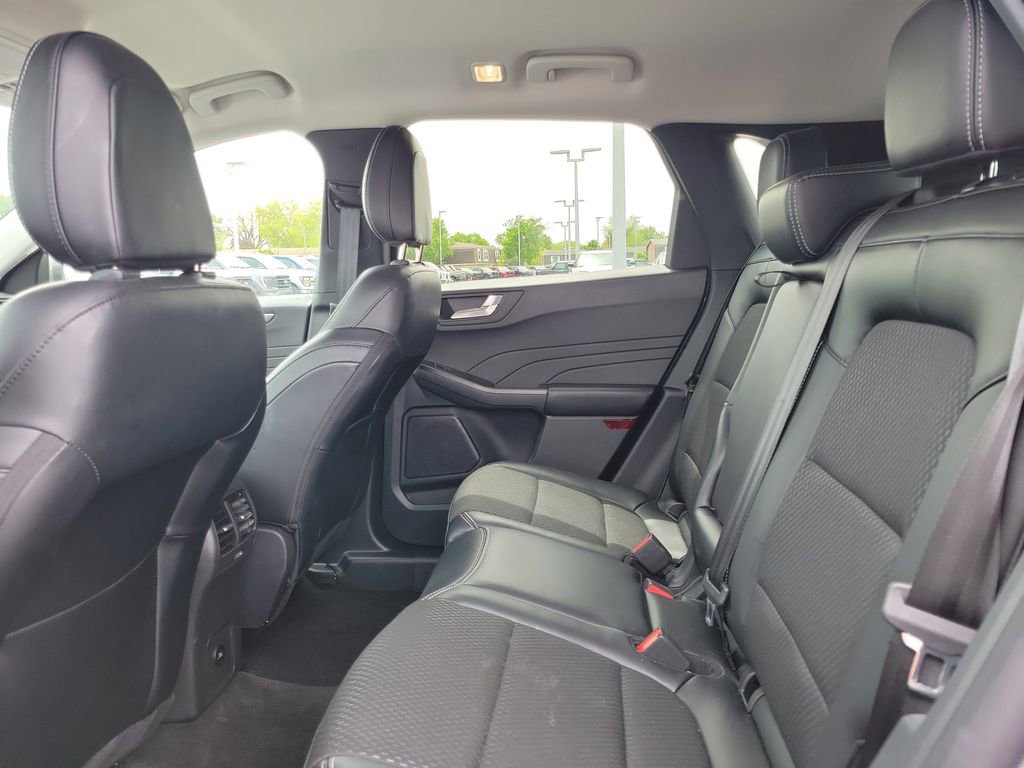 Certified 2025 Ford Escape SE FWD image 14