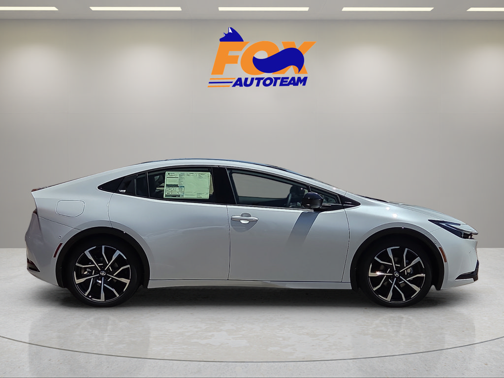 New 2027 Toyota Prius Plug-In Hybrid FWD image 5