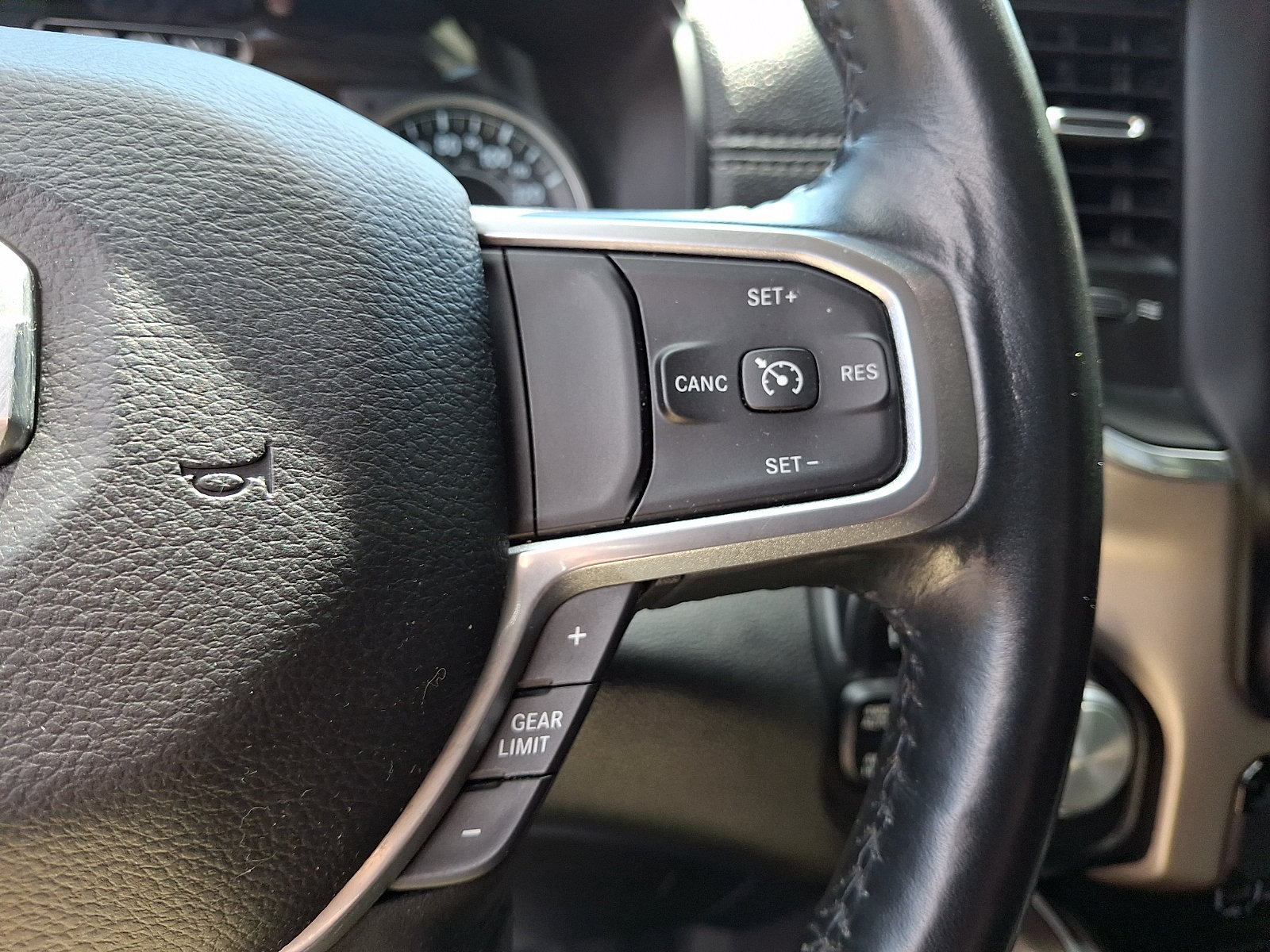 Used 2020 RAM 1500 Laramie AWD/4WD image 21