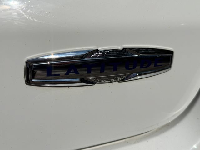 Used 2022 Jeep Compass Latitude w/ Sun and Sound Group AWD/4WD image 19