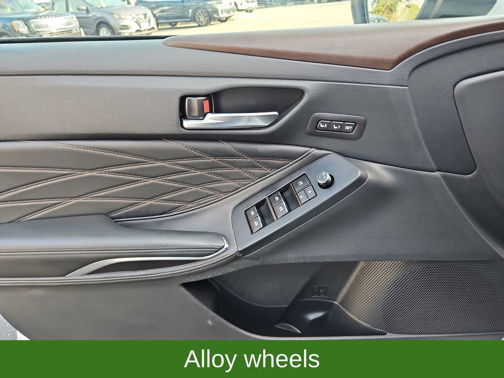 Used 2021 Toyota Avalon Limited image 28