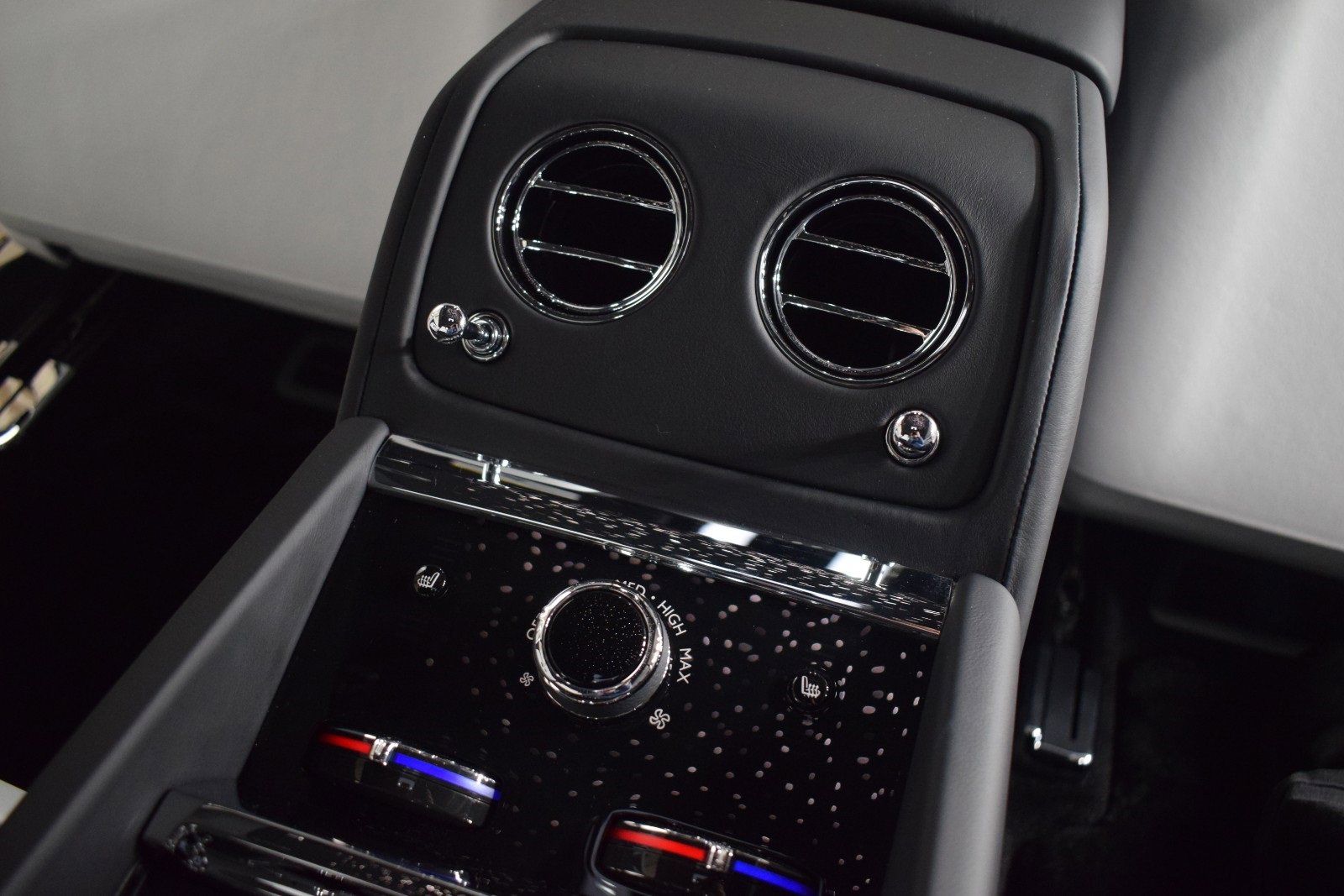 New 2025 Rolls-Royce Spectre w/ Leather Finishing Pack image 21