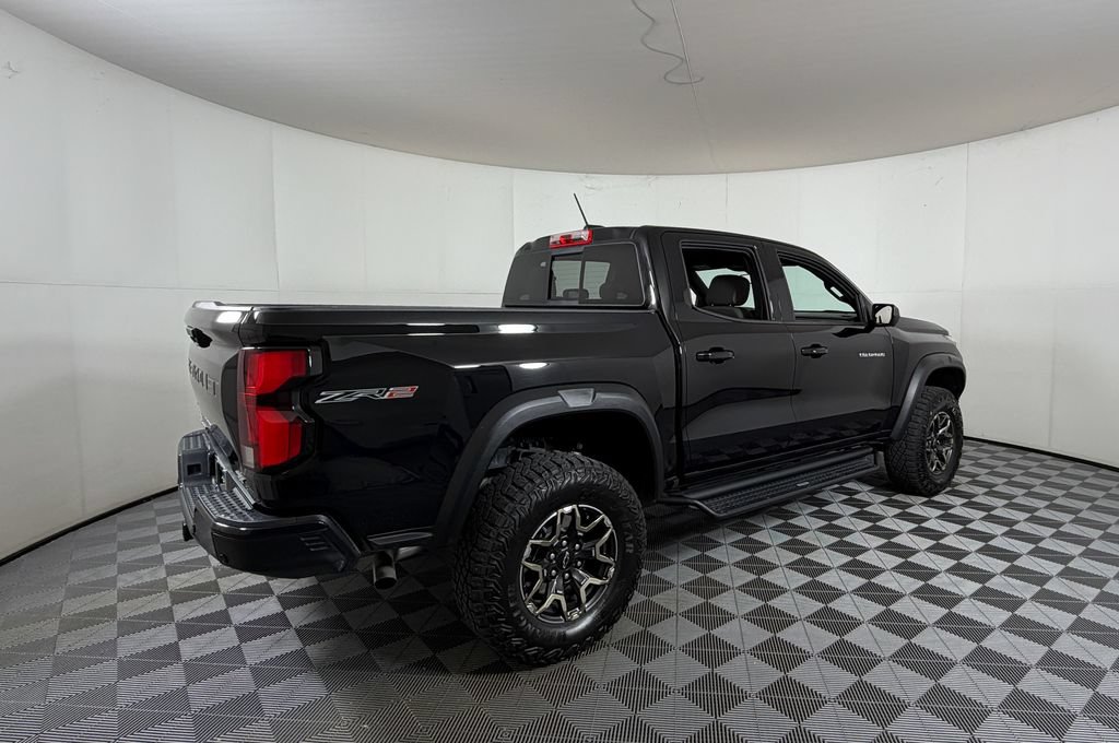 Used 2024 Chevrolet Colorado ZR2 w/ Technology Package AWD/4WD image 4