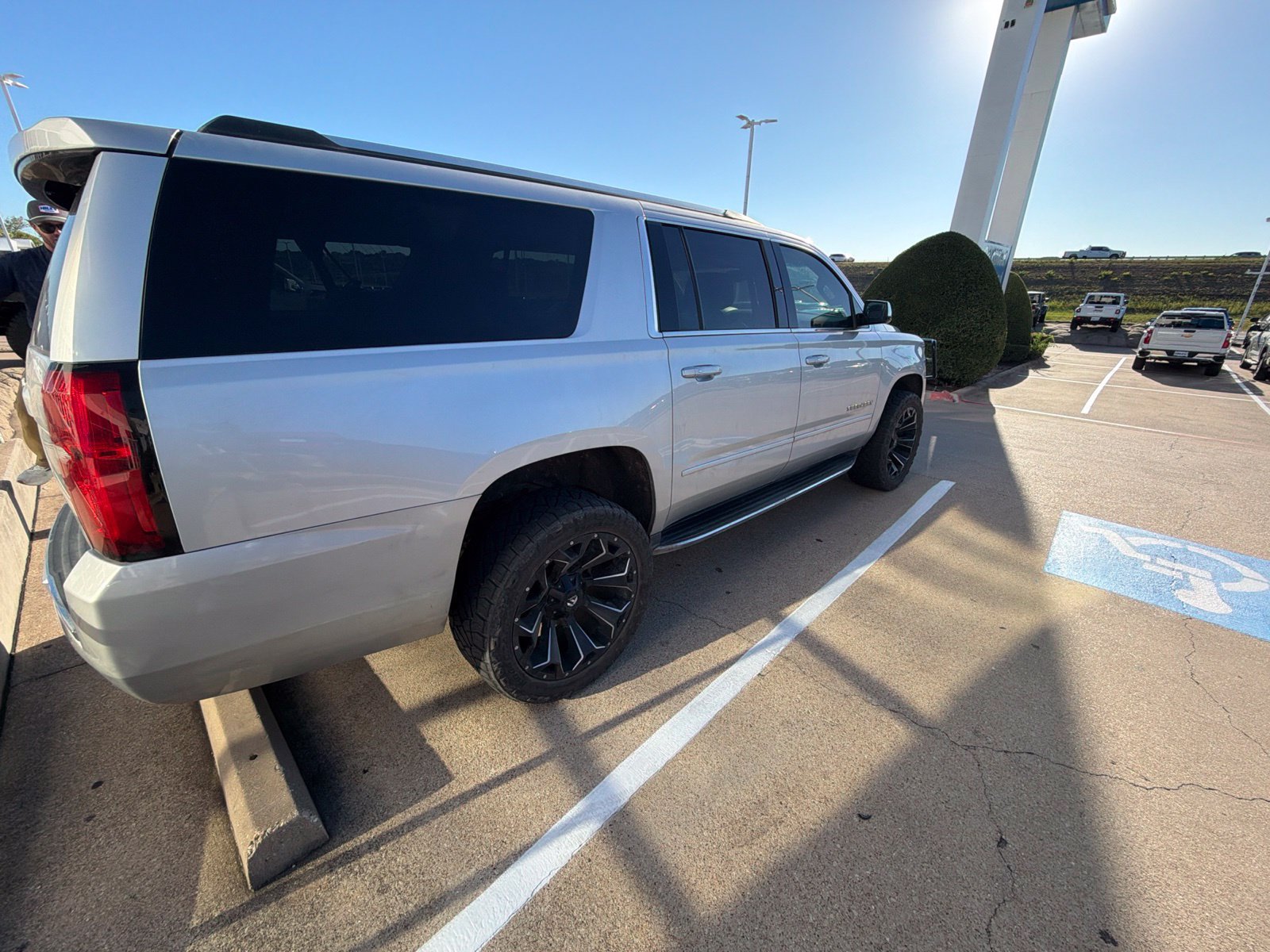 Used 2018 Chevrolet Suburban Premier AWD/4WD image 21