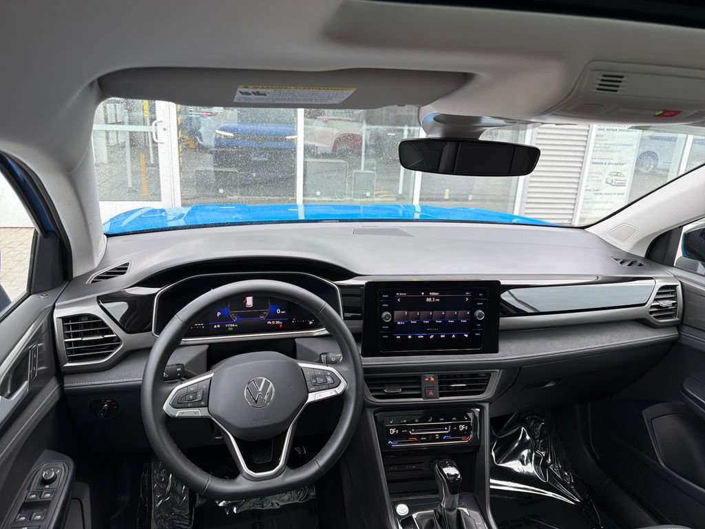 Certified 2025 Volkswagen Taos SE AWD/4WD image 15