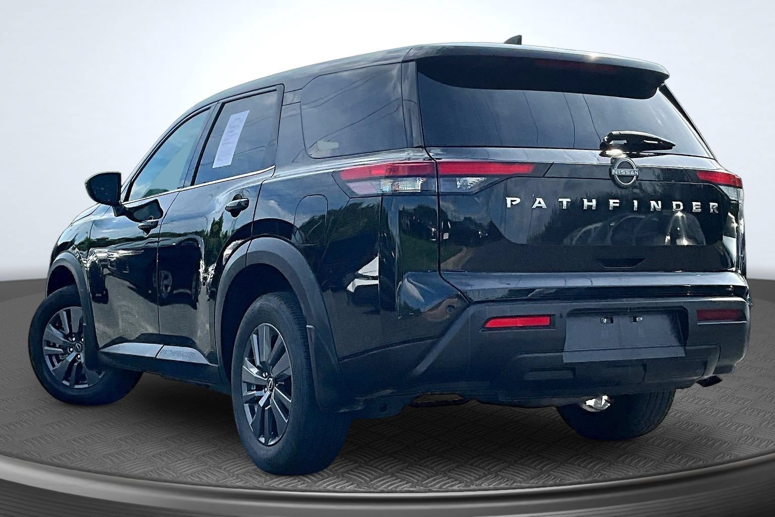 Used 2023 Nissan Pathfinder S FWD image 3