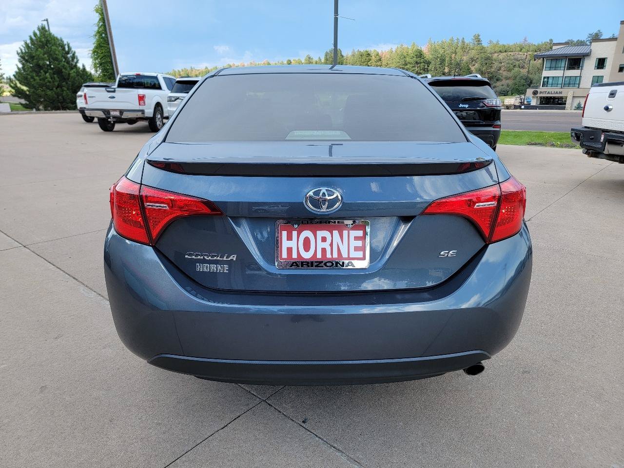 Used 2017 Toyota Corolla SE w/ Carpet Mat Package (TMS) FWD image 4