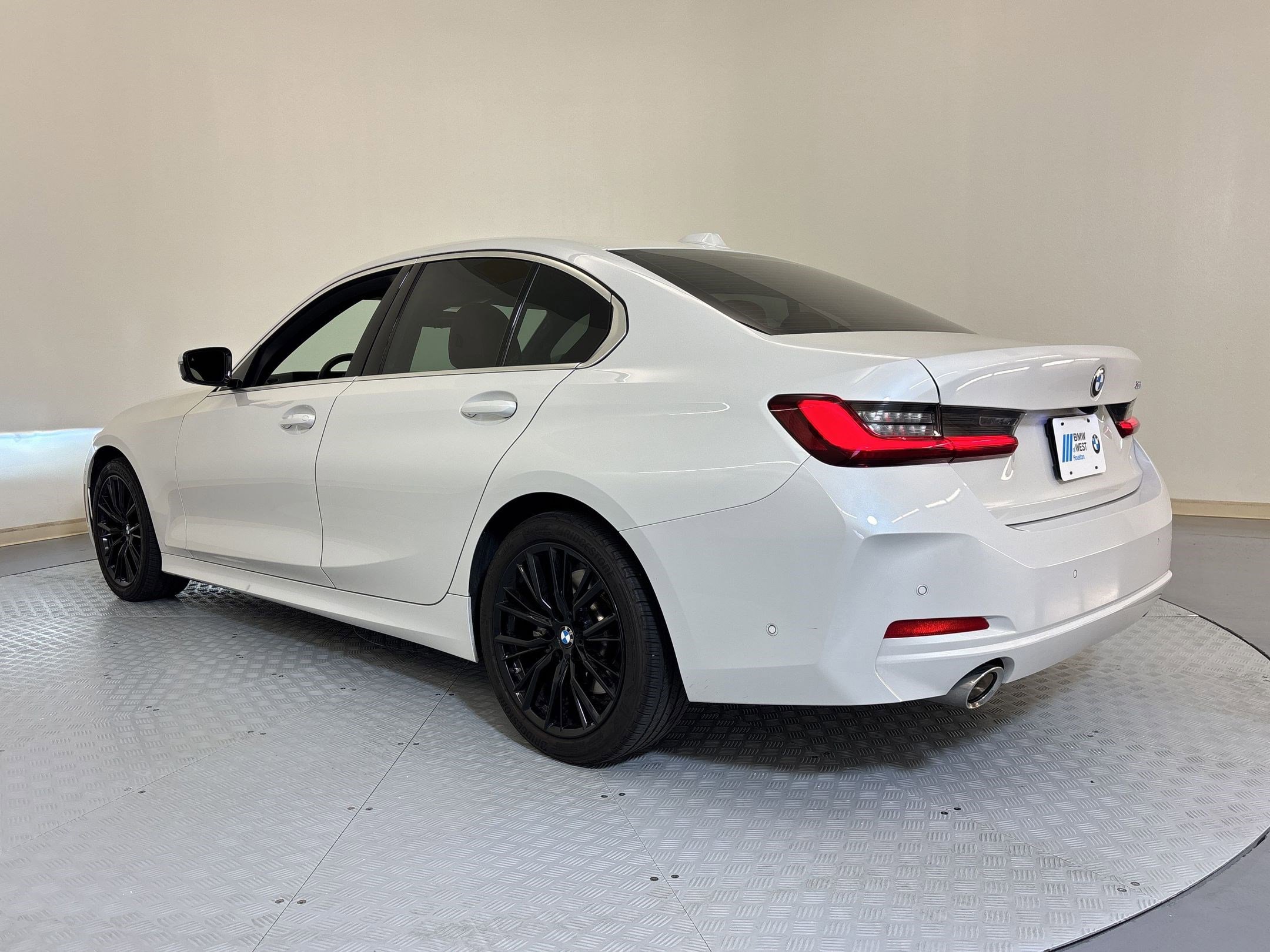 Certified 2024 BMW 330i Sedan w/ Convenience Package image 3